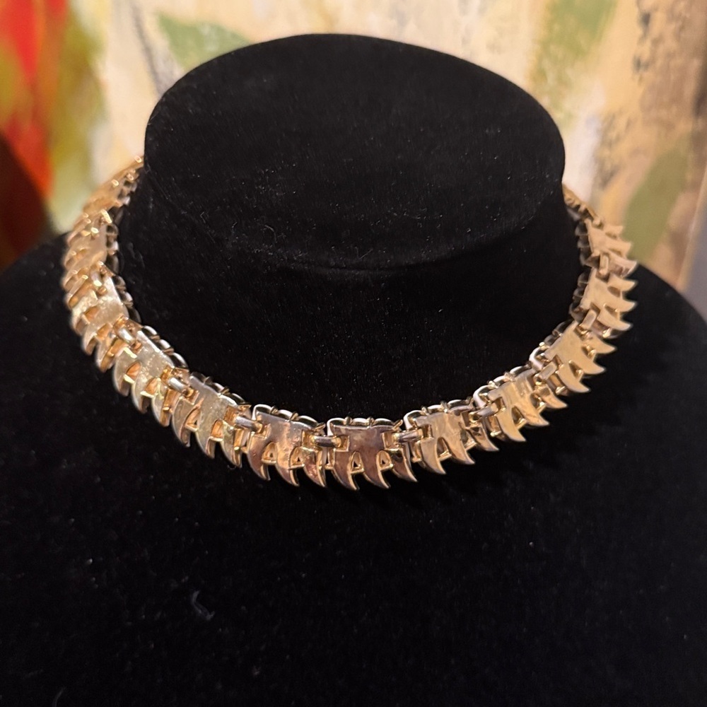 Trifari White Enamel Collar Necklace | Gold-Tone Vintage Statement - Picture 9 of 9